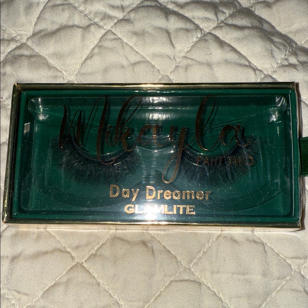 Mikayla X Glamlite False Eyelashes - Black
